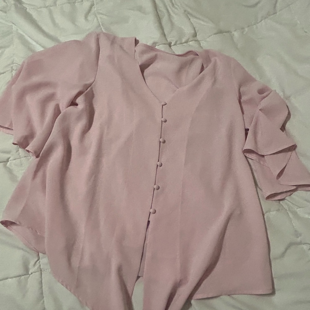 Brand new pink blouse never worn Ties in front